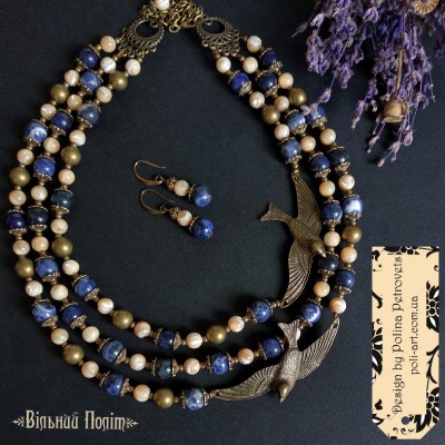 Комплект з намиста і сережок з содалітом і баламутами "Вільний Політ"